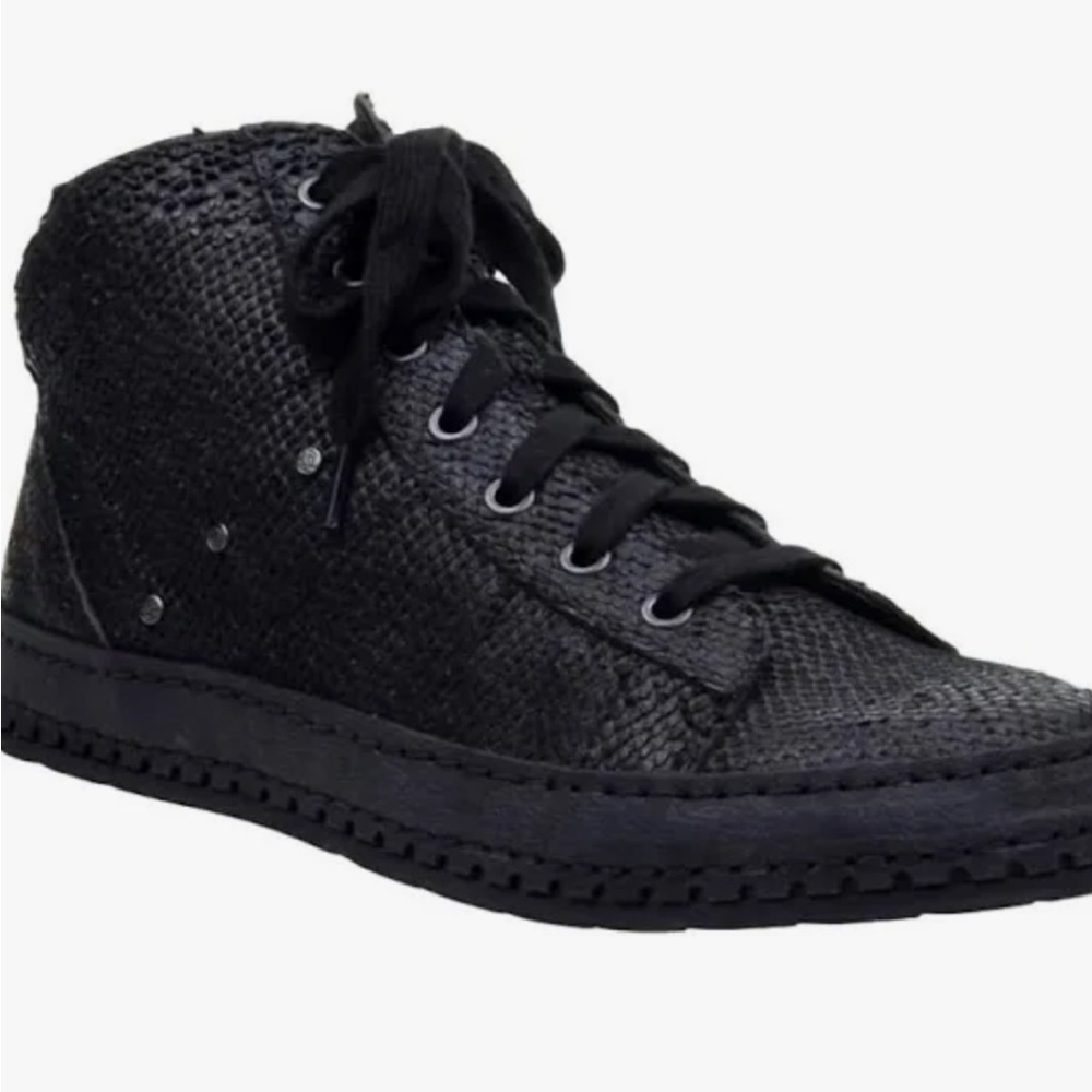 OTBT Off The Beaten Track Women’s Round Trip High Top Sneakers New in Box 8.5